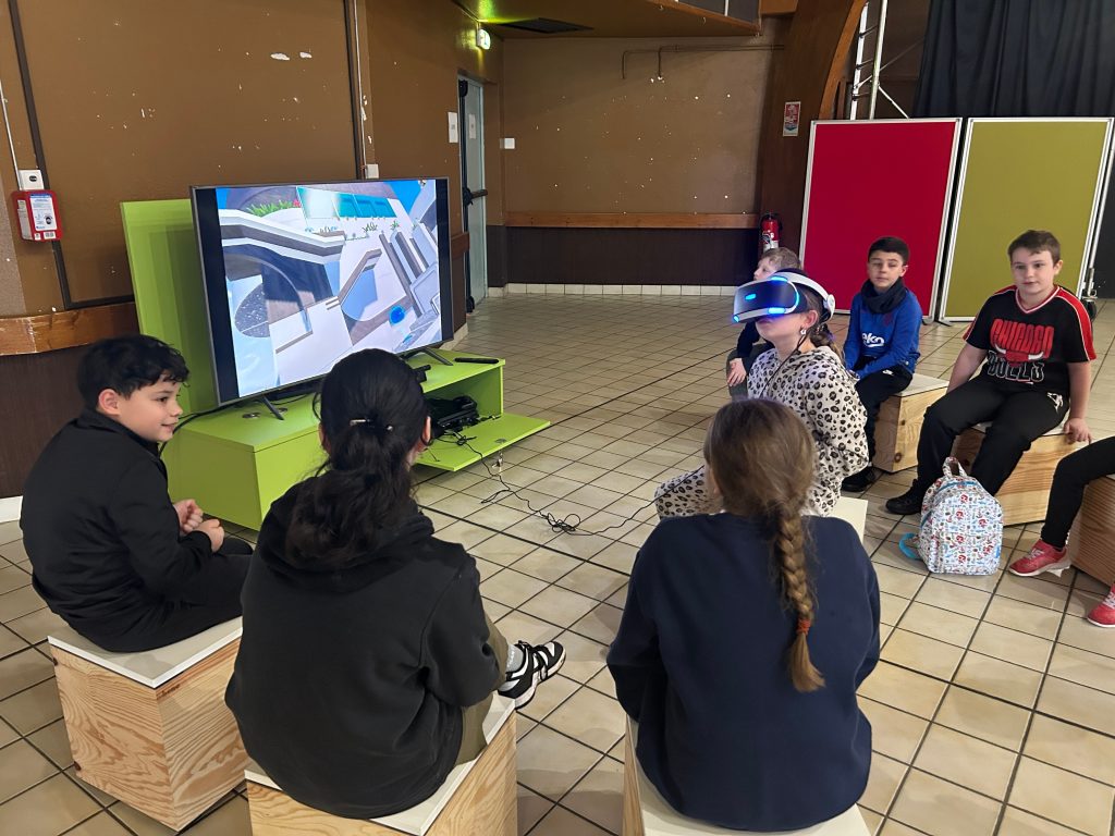 Animations faites vos jeux au centre Gérard Philipe de Varennes-Vauzelles